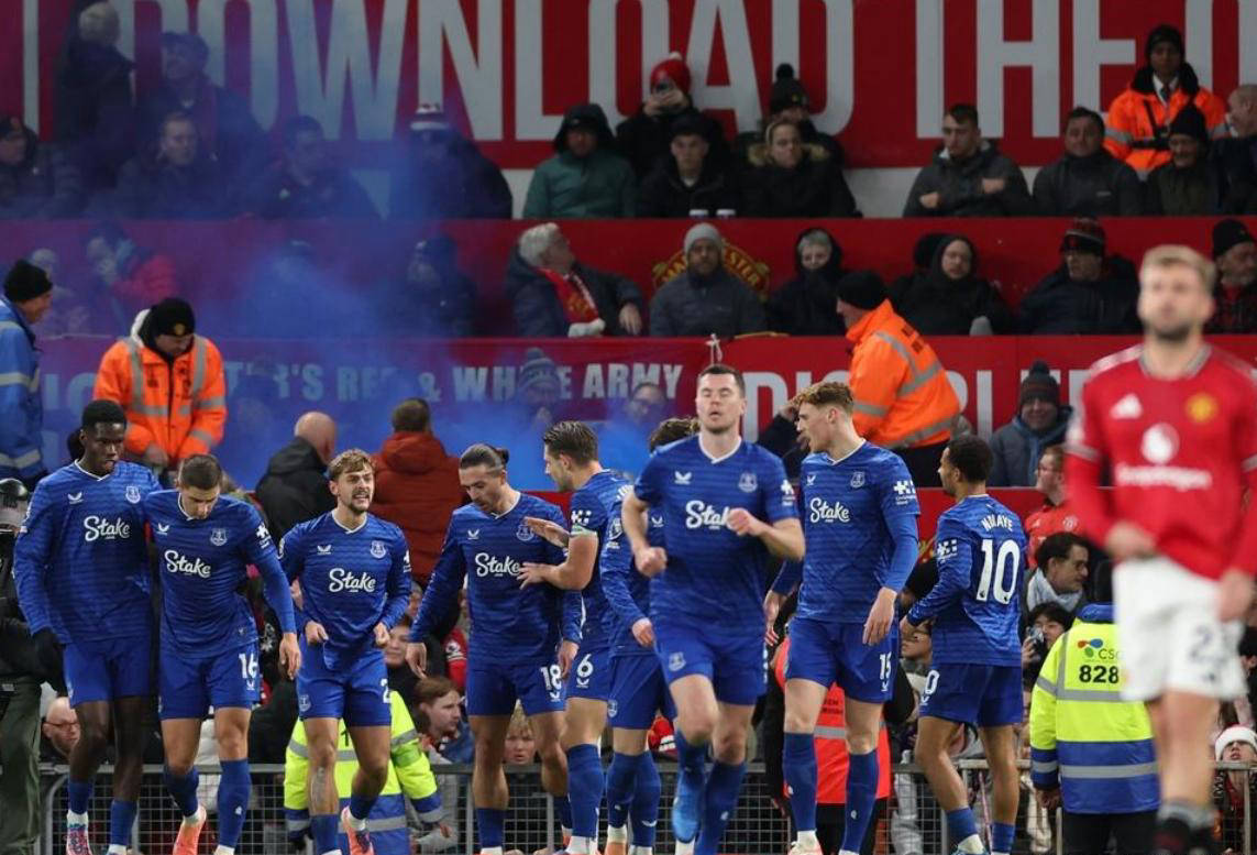 莫耶斯执教埃弗顿爆冷击败曼联,皮克福德六次神扑封神创造历史