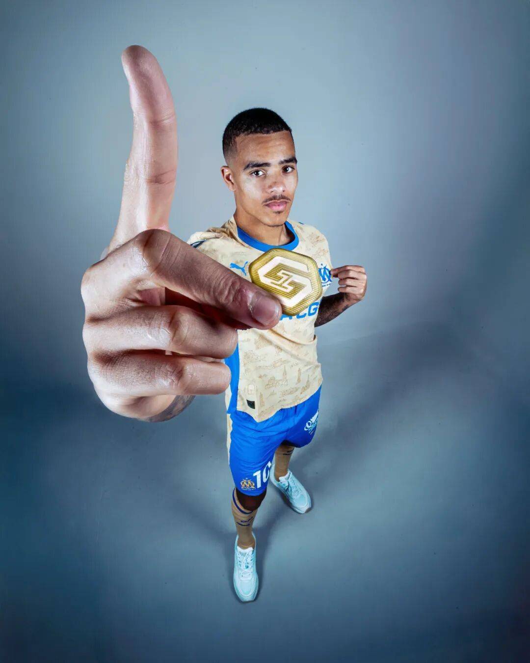 曝沙特欲1亿签青木，若成交曼联坐收3700万！但还需给另一队分成